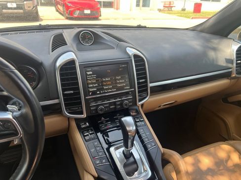 Used 2016 Porsche Cayenne AWD/4WD image 11