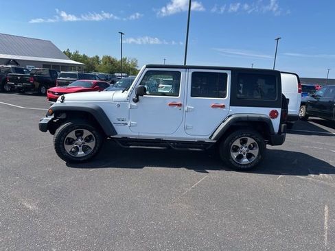 Used 2018 Jeep Wrangler Unlimited Sahara image 5
