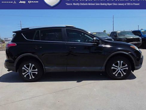 Used 2018 Toyota RAV4 LE FWD image 9