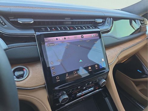 Used 2025 Jeep Grand Cherokee L Summit image 17