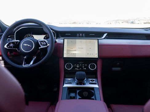 Used 2025 Jaguar F-PACE R-Dynamic S AWD/4WD image 15