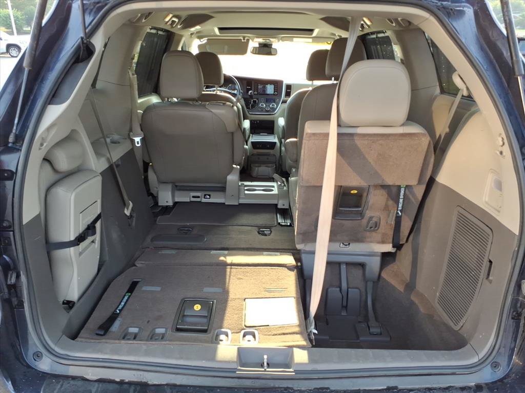 Used 2019 Toyota Sienna XLE w/ XLE Navigation Package FWD image 10