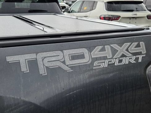 Used 2020 Toyota Tacoma TRD Sport w/ TRD Premium Sport Package AWD/4WD image 5