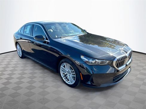 Used 2024 BMW 530i image 4