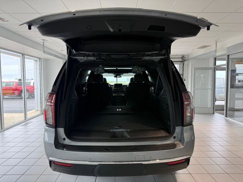 Certified 2024 Chevrolet Suburban LT w/ Luxury Package AWD/4WD image 11