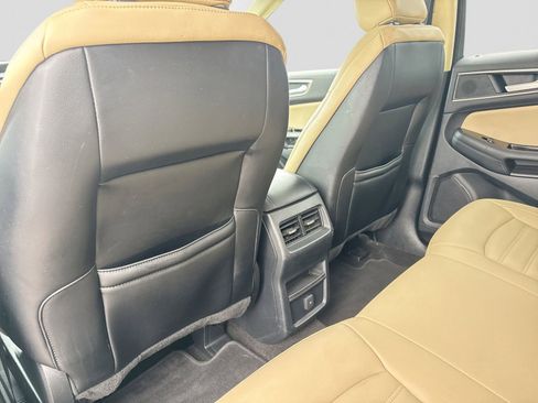 Used 2020 Ford Edge SEL image 17