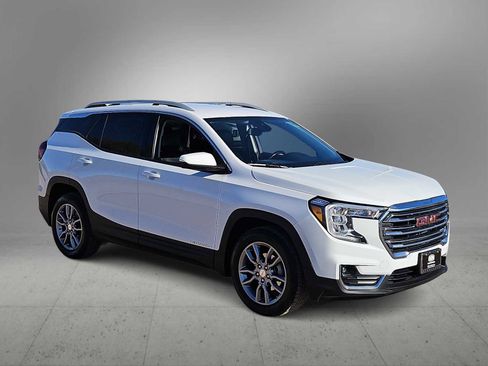 Used 2022 GMC Terrain SLT image 2