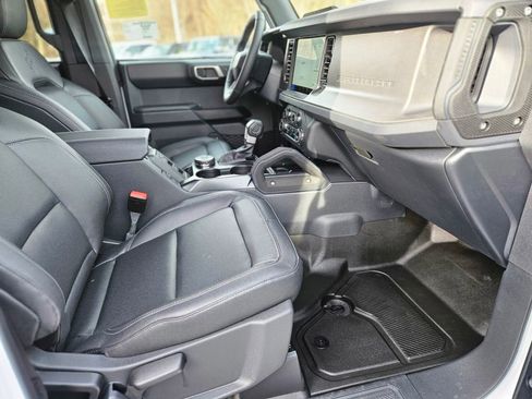 New 2025 Ford Bronco Badlands w/ Black Appearance Package image 9