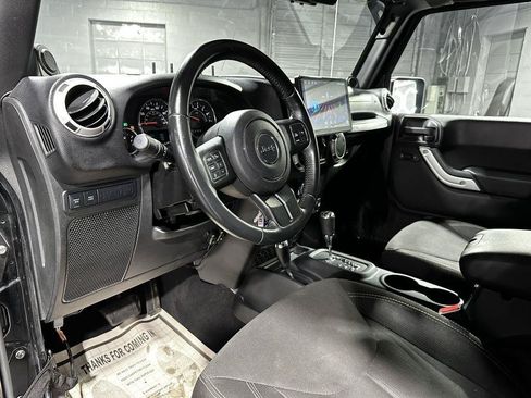 Used 2014 Jeep Wrangler Unlimited Rubicon w/ Connectivity Group AWD/4WD image 29