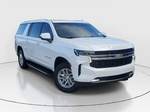 Used 2022 Chevrolet Suburban LS image 2