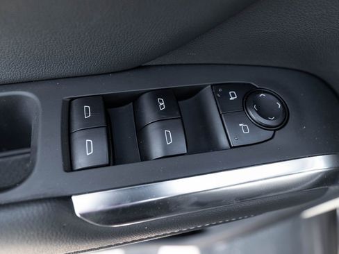 Used 2025 Chevrolet Traverse LT AWD/4WD image 19
