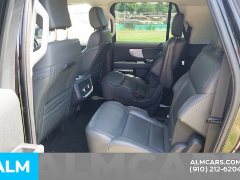 Used 2025 Ford Expedition Max Active AWD/4WD image 19