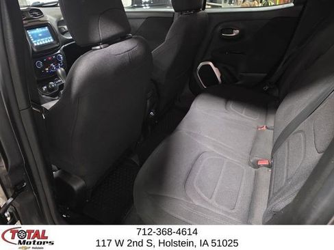 Used 2018 Jeep Renegade Latitude w/ Cold Weather Group AWD/4WD image 13