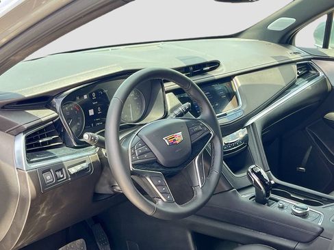 Used 2025 Cadillac XT5 Premium Luxury w/ Technology Package AWD/4WD image 9