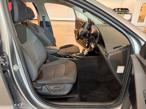 Used 2026 Kia Niro LX FWD image 30