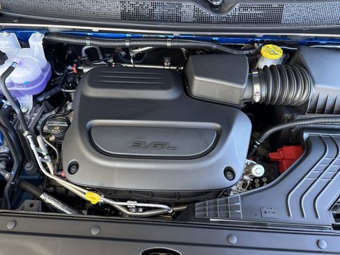 New 2026 Chrysler Pacifica Select w/ S Appearance Package image 32