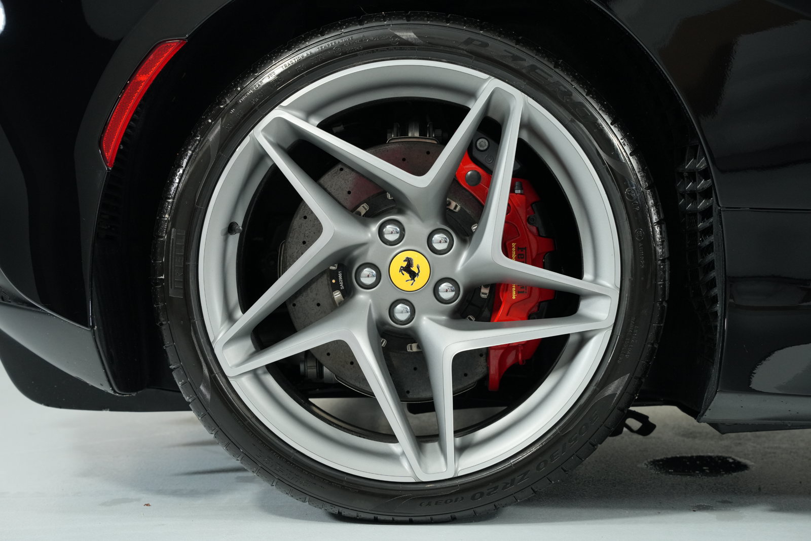 Used 2022 Ferrari F8 Spider RWD image 17