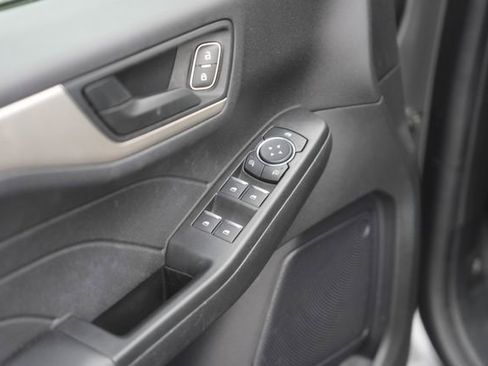 Used 2022 Ford Escape SE w/ SE Sport Appearance Package image 28