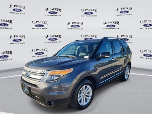 Used 2015 Ford Explorer XLT w/ Equipment Group 202B image 2