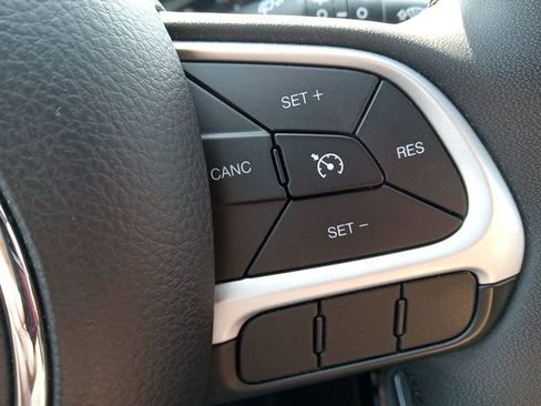 Used 2021 Jeep Compass Latitude image 19