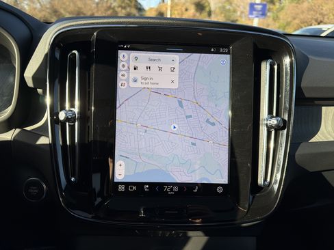 Certified 2025 Volvo XC40 B5 Plus image 10