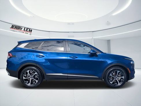Used 2023 Kia Sportage EX image 2