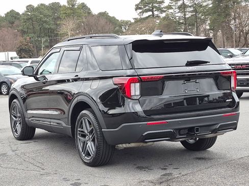 Used 2025 Ford Explorer ST-Line w/ ST-Line Street Pack image 4