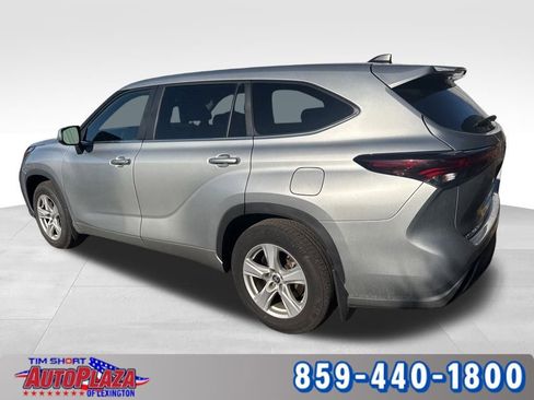 Used 2024 Toyota Highlander LE image 2