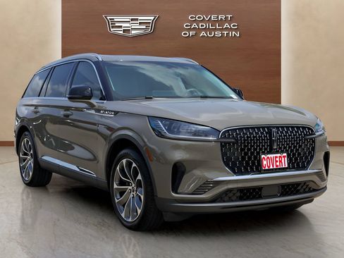 Used 2025 Lincoln Aviator 2WD image 6