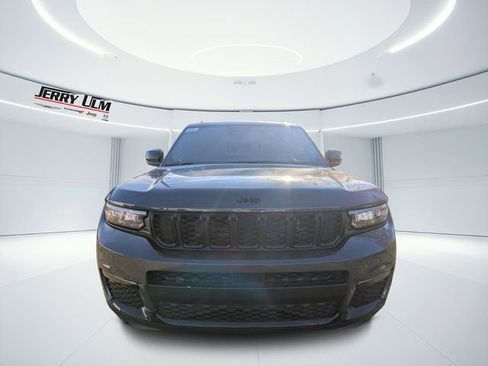 New 2025 Jeep Grand Cherokee L Limited w/ Black Appearance Package image 7