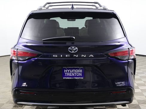 Used 2022 Toyota Sienna Limited image 14
