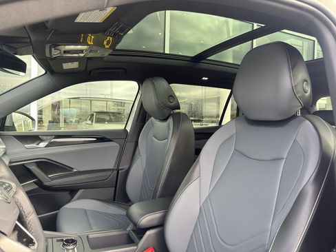 New 2026 Volkswagen Tiguan SE R-Line image 8