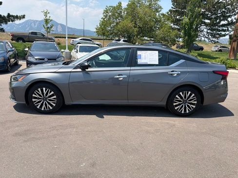Used 2024 Nissan Altima 2.5 SV FWD image 4