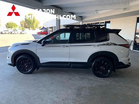 Used 2025 Mitsubishi Outlander AWD image 7