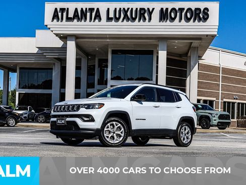 Used 2025 Jeep Compass Latitude AWD/4WD image 3