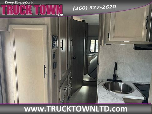 Used 2022 Ford E-450 and Econoline 450 Super Duty w/ Motorhome Prep Package RWD image 15