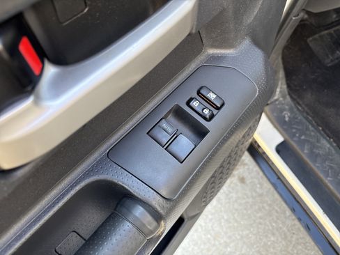 Used 2012 Toyota FJ Cruiser Off-Road 4WD w/ Convenience Pkg image 12