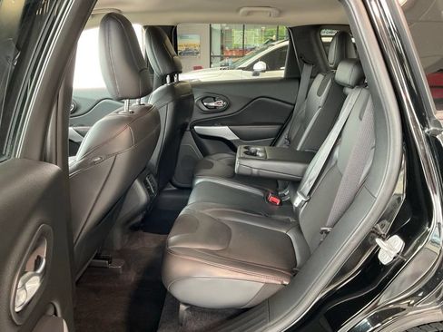 Used 2018 Jeep Cherokee Trailhawk AWD/4WD image 21