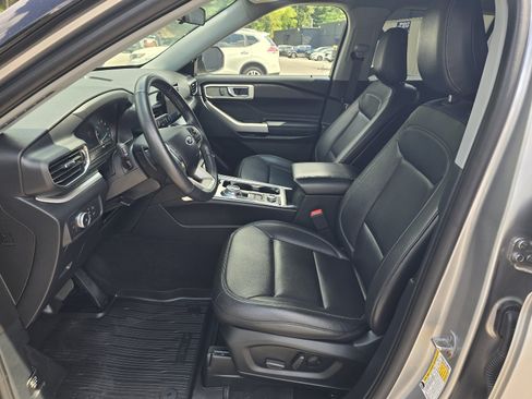 Used 2020 Ford Explorer XLT w/ Equipment Group 202A AWD/4WD image 13