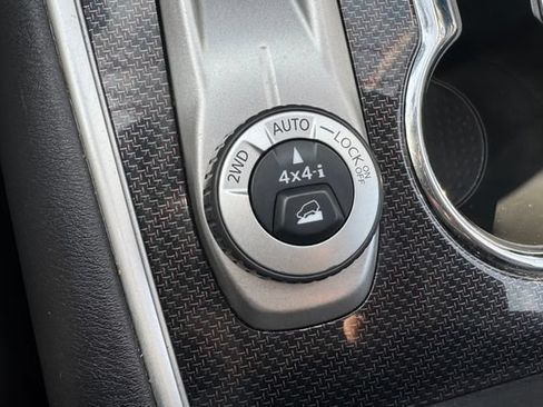 Used 2019 Nissan Pathfinder SL AWD/4WD image 23