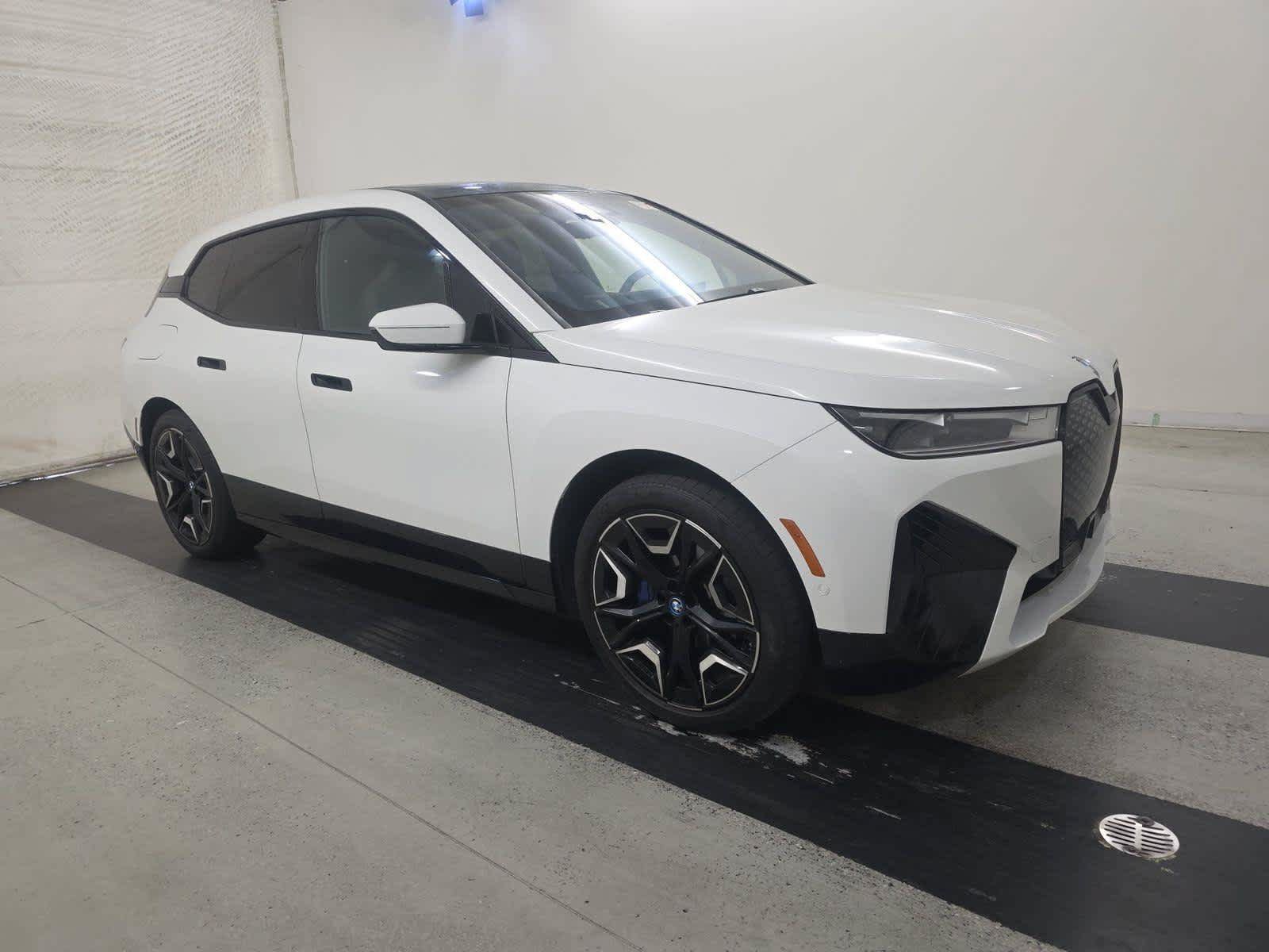 Used 2023 BMW iX xDrive50 w/ Sport Package AWD/4WD image 2