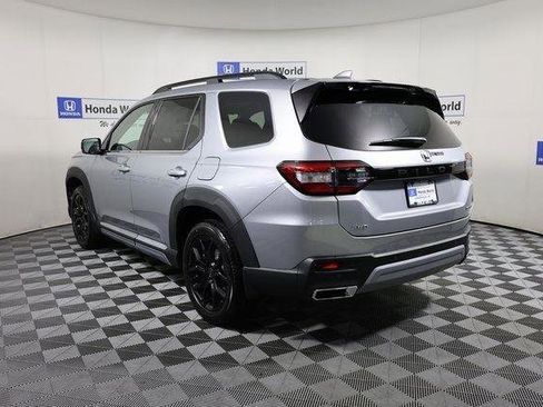 New 2025 Honda Pilot Touring image 6