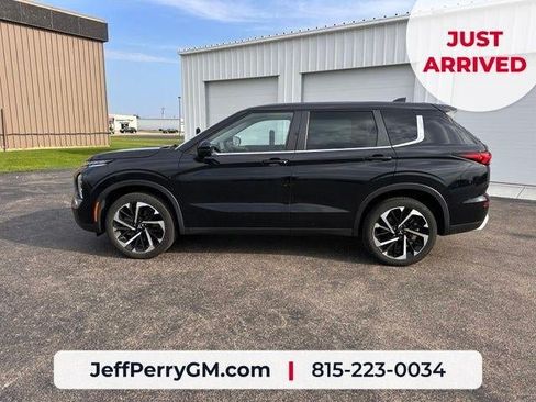 Used 2022 Mitsubishi Outlander SE AWD/4WD image 3
