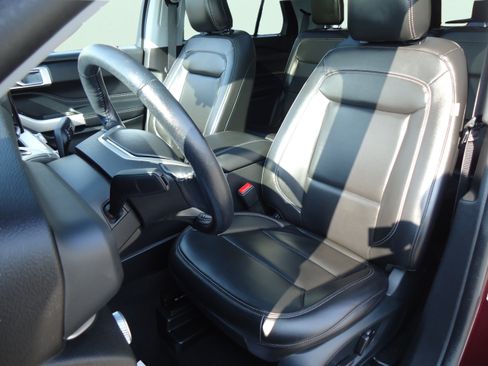 Used 2022 Ford Explorer XLT w/ Equipment Group 202A AWD/4WD image 25