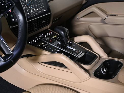 Certified 2023 Porsche Cayenne Platinum Edition AWD/4WD image 21