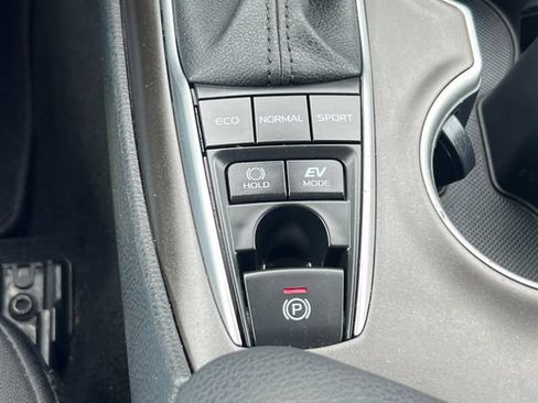 Used 2021 Toyota Camry LE FWD image 25