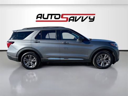 Used 2025 Ford Explorer Active w/ Active Comfort Package image 8