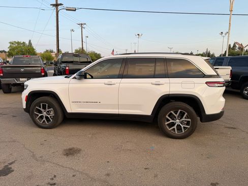 Used 2023 Jeep Grand Cherokee Limited w/ Luxury Tech Group II image 6