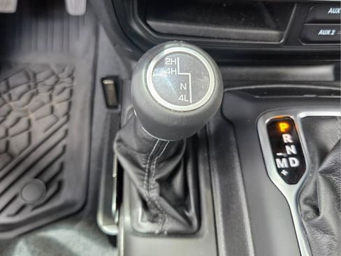 Used 2025 Jeep Gladiator Sport AWD/4WD image 27