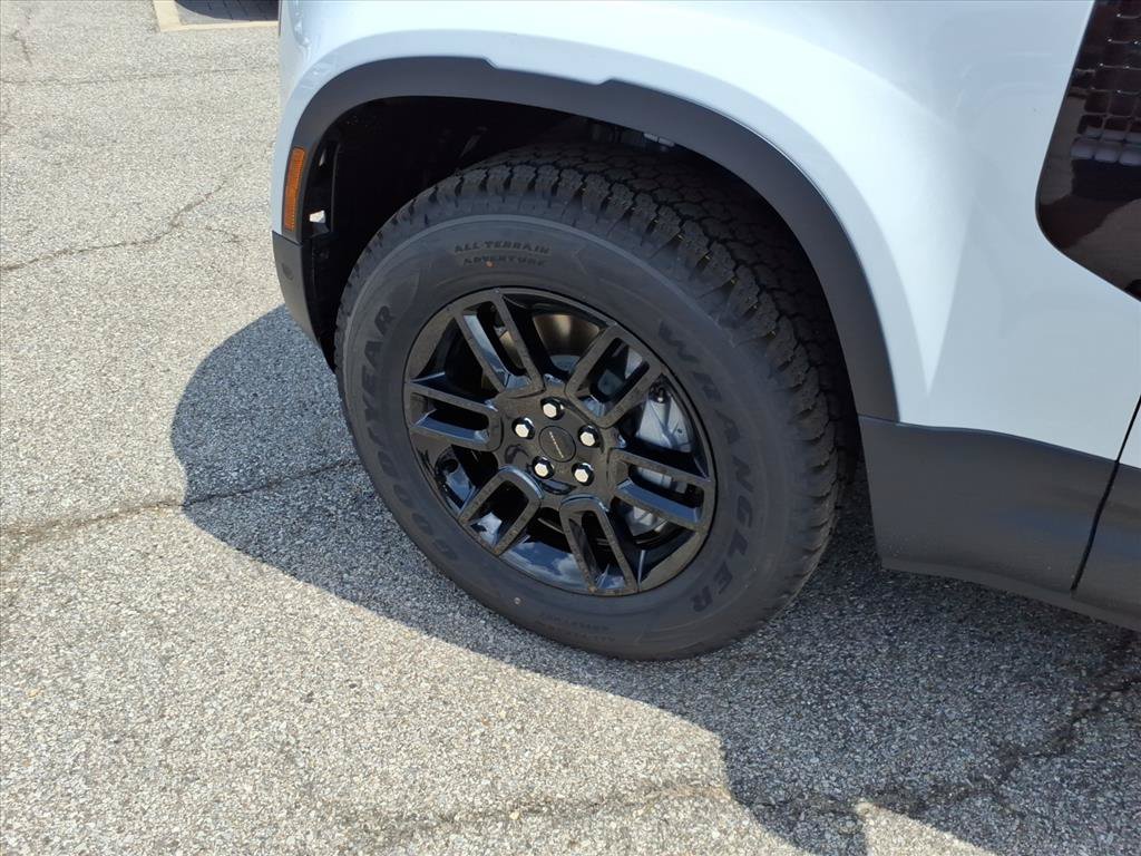 New 2026 Land Rover Defender 110 S AWD/4WD image 9